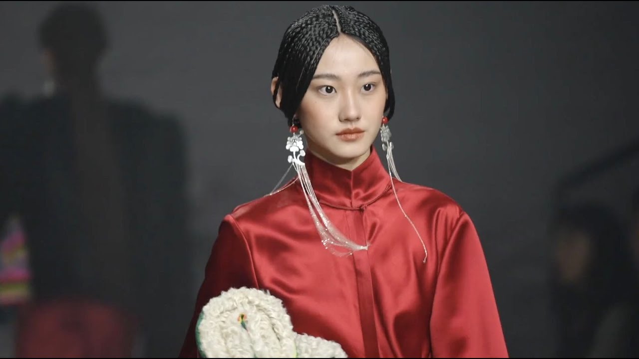 Ethnic styles lead China's new fashion