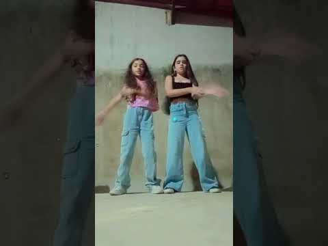 eu com a minha amiga dançando