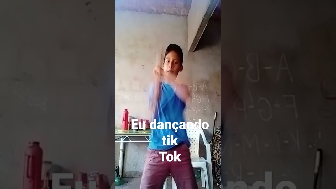 eu dançando tik tok