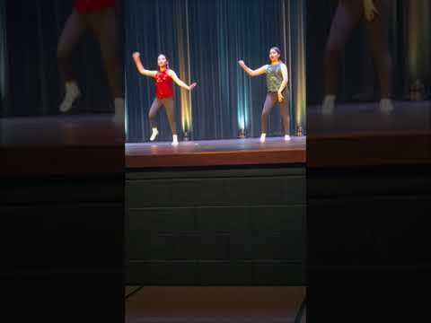 EU DANCEI FUNK NA ESCOLA AMERICANA!!!