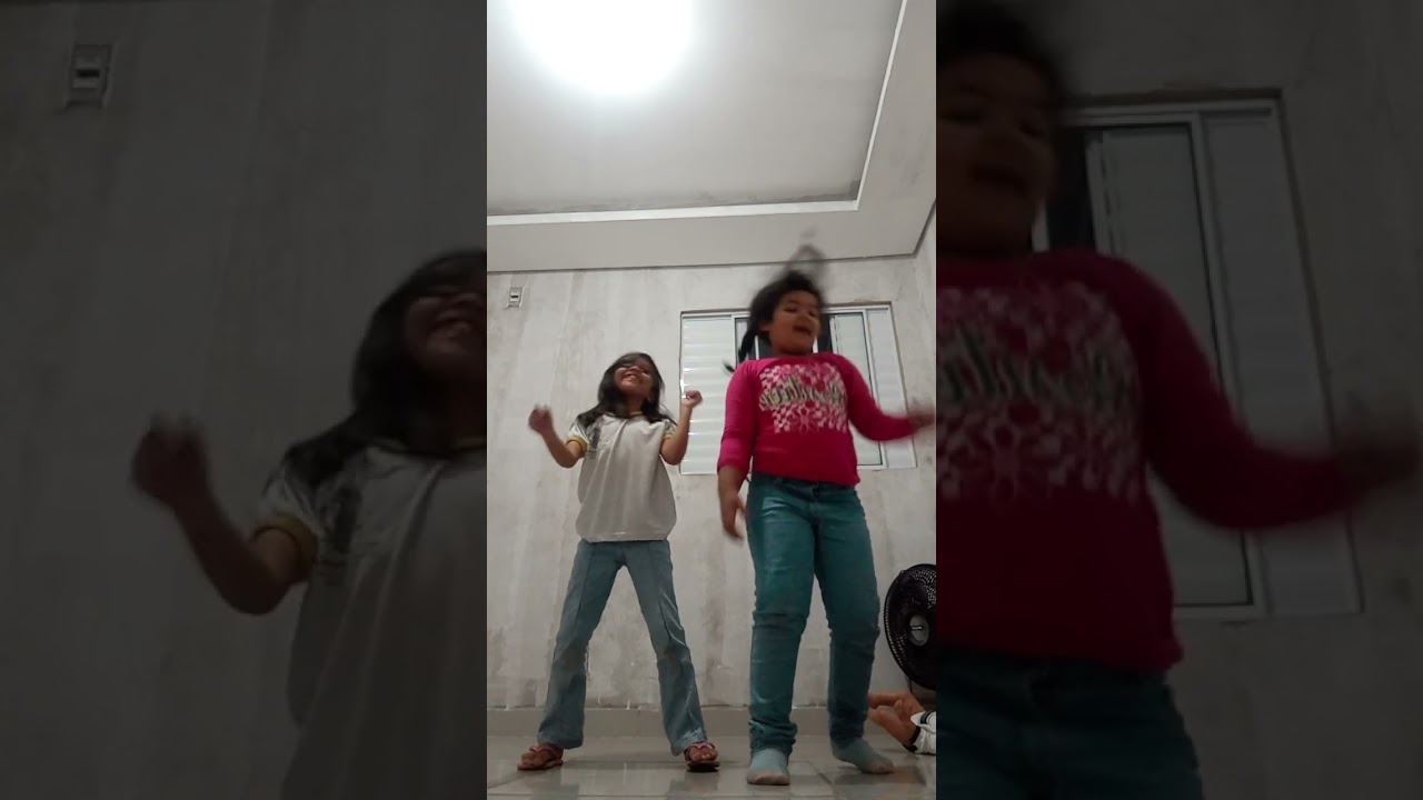 eu e a minha amiga dançando 😁🤣