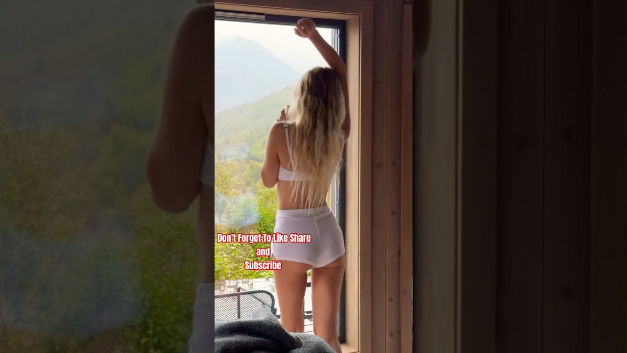 Eva Elfie Travel videos in bikini