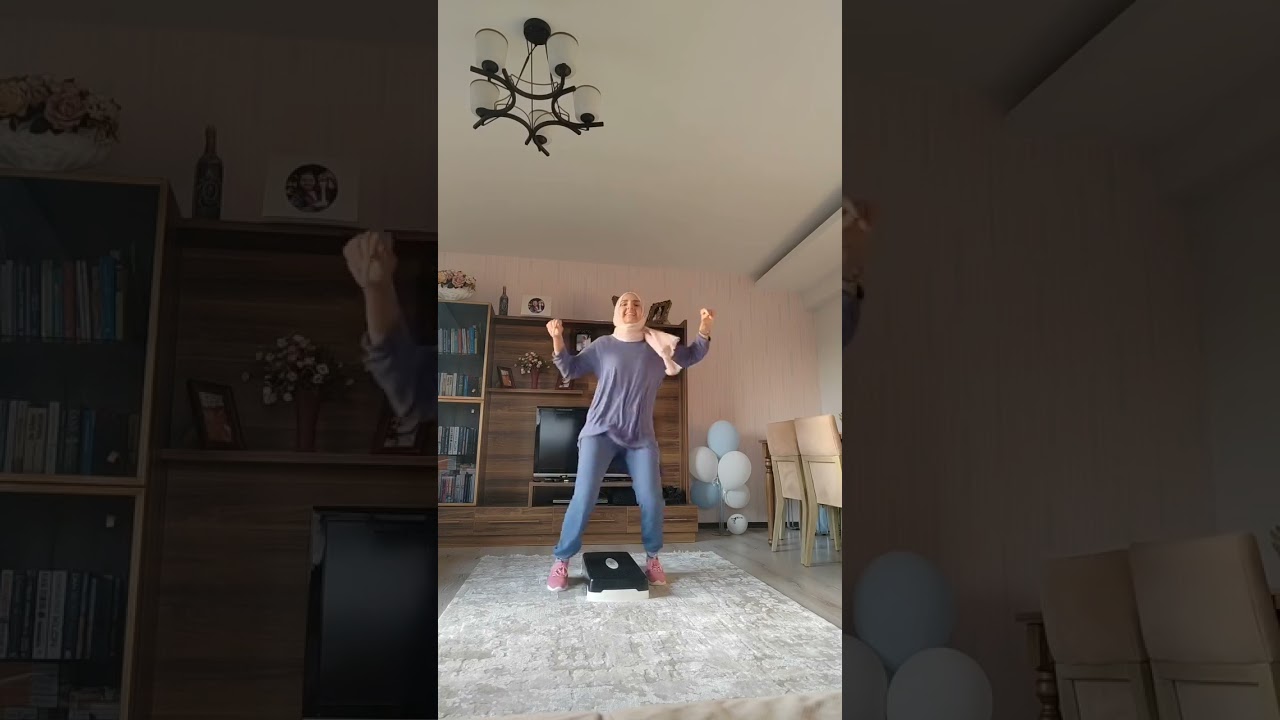 Evde eğlenerek egzersiz yapıyoruz 🥳 step aerobic 🤸‍♀️ #cardio #stepaerobic #sportathome #steppers