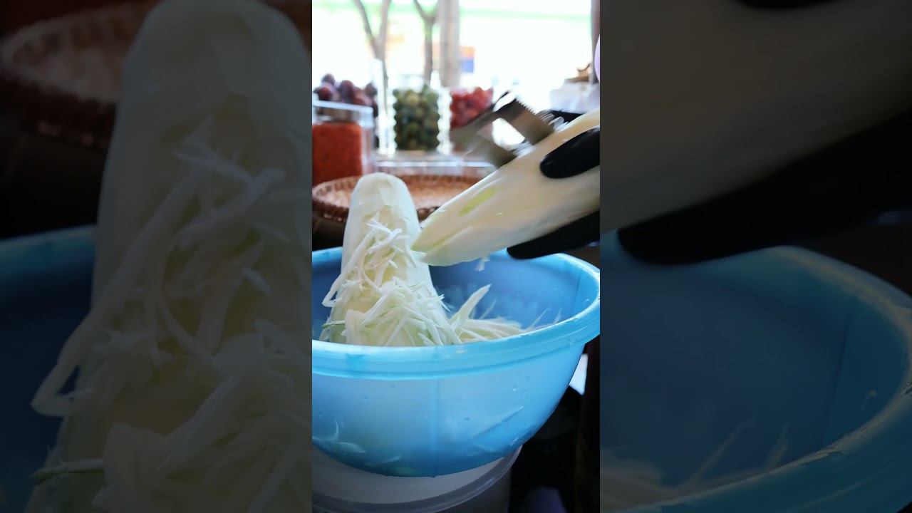 Exploring Authentic Thai Street Food at Praew's Restaurant in Pattaya  #thaistreetfood  #thaifood