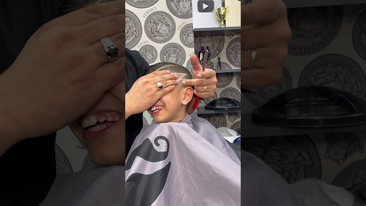 Fake blood 🩸 ☠️ #foryou #barbershop #friseur #barber #hairstyle #hair #fade #haircut #fyp #asmr #ai