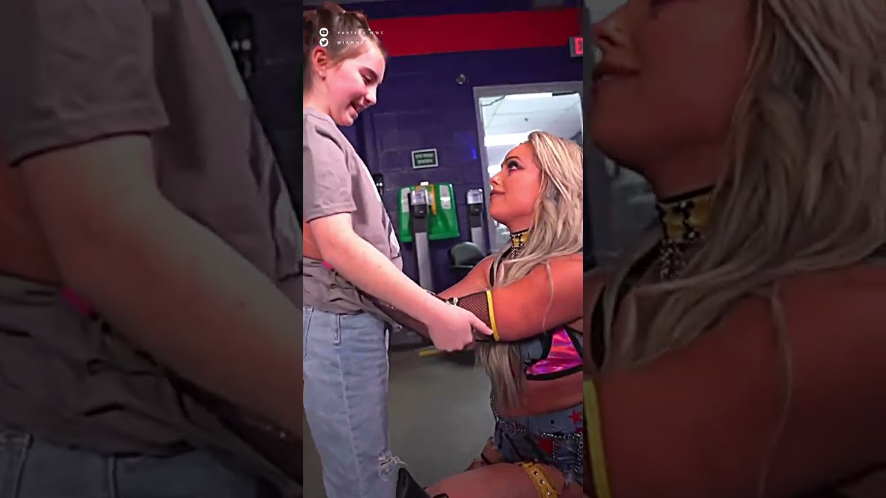 FAN DE LIV MORGAN LLORA AL PERDER Y ELLA LE DA UN ABRAZO Y AUTÓGRAFO 🥺🤗 #Shorts