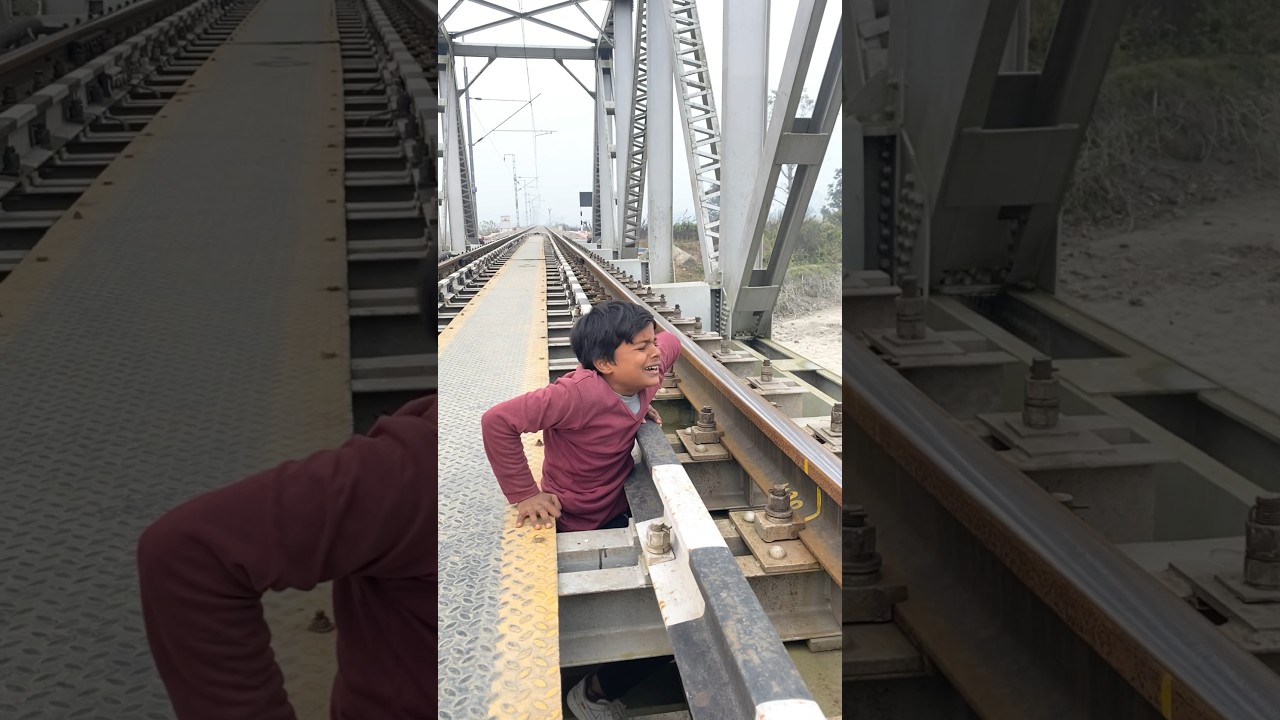 #fasttrains 🙏😭😭#motivation #emotional #shorst #allah #islamic #sorts #shorts #indianarmy #virl