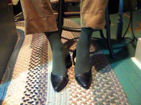 Fioni d'Orsay flats shoeplay in green stockings 24jan15a