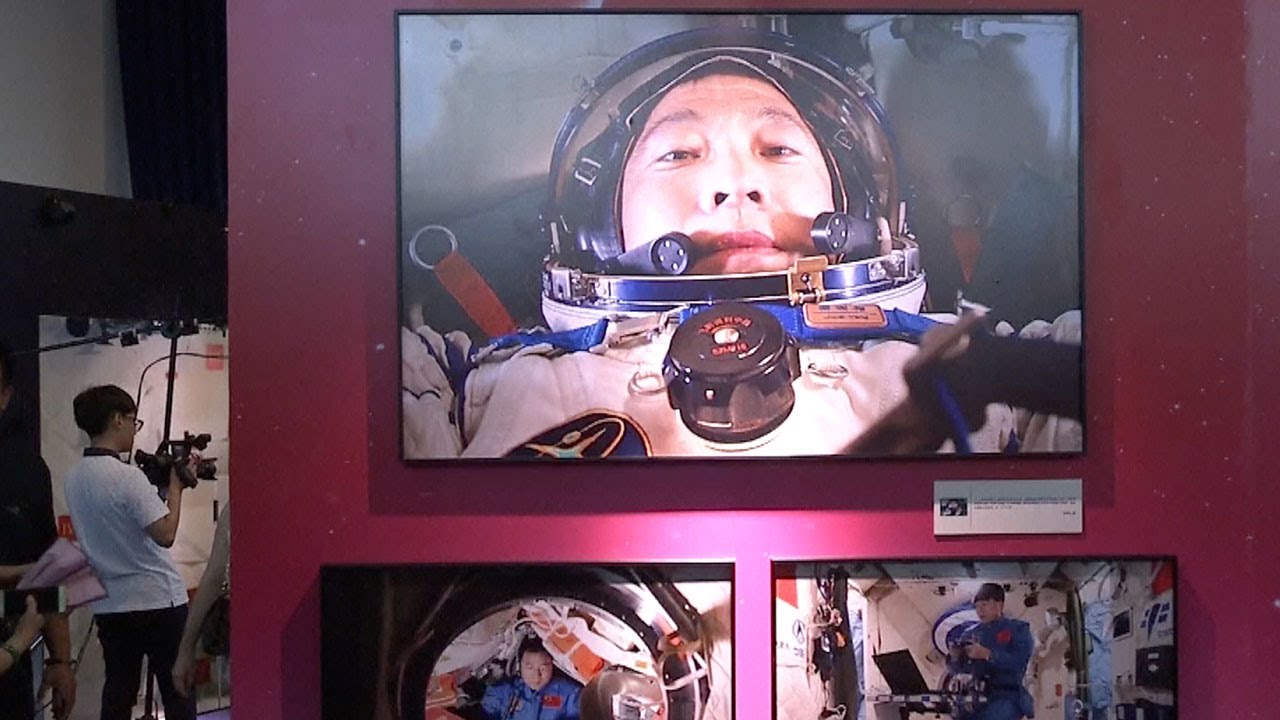 First Chinese space photography exhibition opens in Beijing