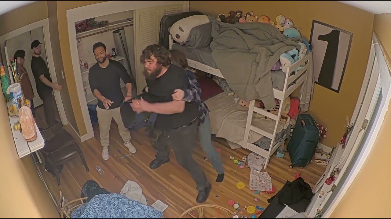 Fishtank Live Season 3 - Payton gets hassled and punches Frank