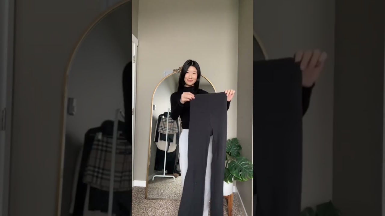 Flared Leggings/Yoga Pants Outfit Idea 🖤 #fashion #dailyoutfit #comfyoutfit #outfitidea #ootd