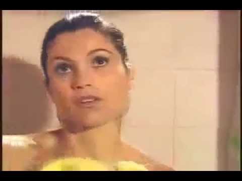 flávia alessandra tomando banho