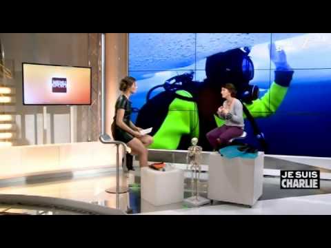 France Pierron hot legs 01/08/15
