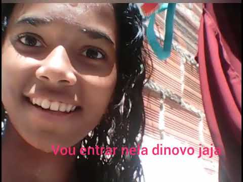 fui pra casa da amiga e tomei banho na piscina