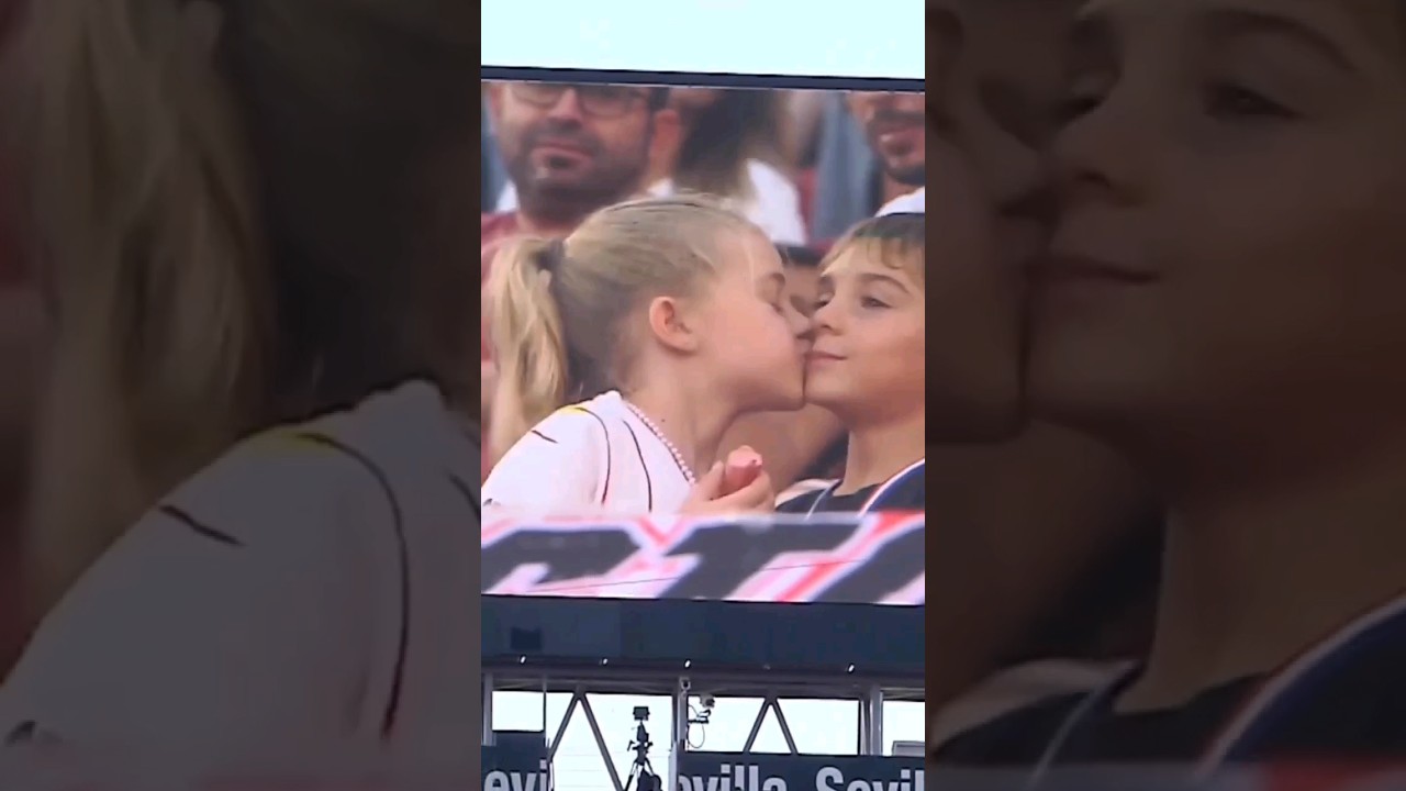 funny Cute Girl Kissing A Boy Short Viral Video in Whole Crowd😜😜