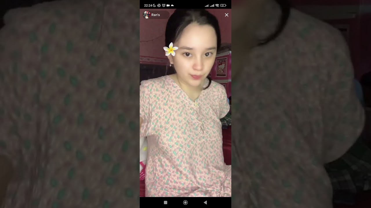 ga pake bh cntik live