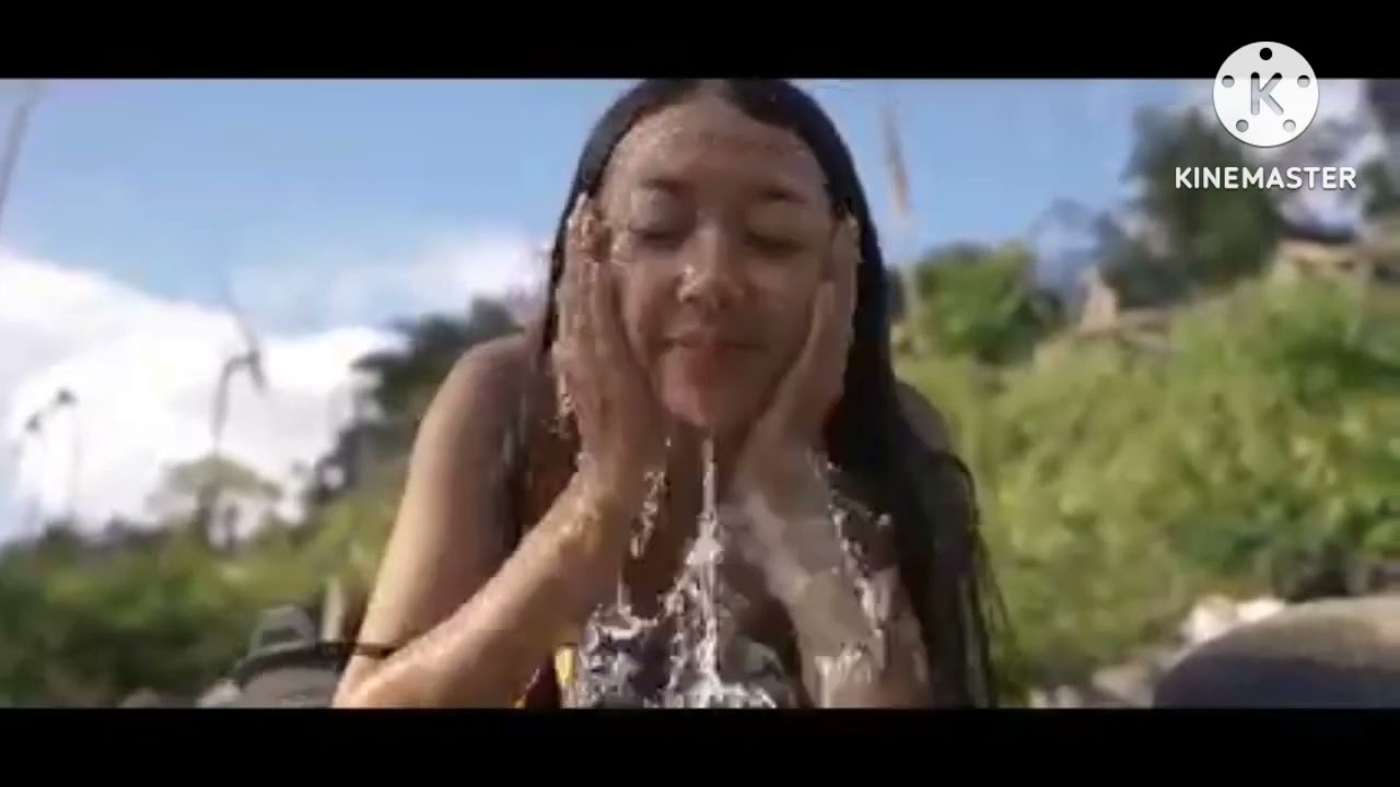 Gadis desa mandi di kali
