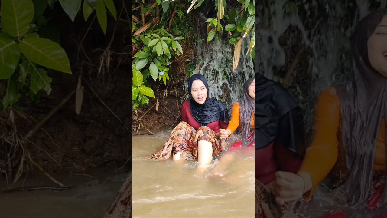 Gadis desa mandi di sungai...