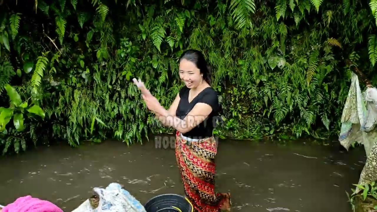 gadis desa montok lagi mandi