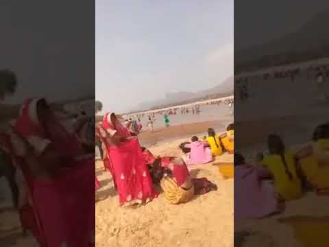 Ganga asnan girl cloth change #clothes #ganga #river #clothchangingstatus #shortvideo