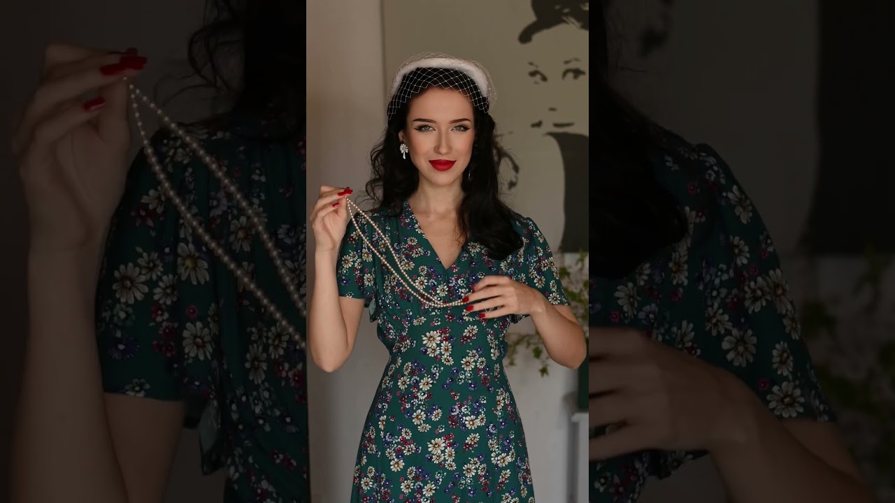 Get the #1940 Look: How to Style a Vintage Dress  #1930s #1940sfashion #vintage #outfitideas