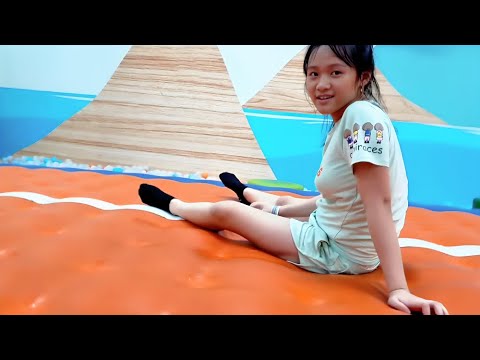 Gia Linh Gia Bao plays Firefighter Haircut Soccer