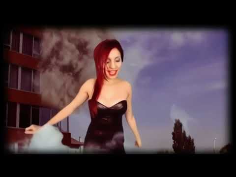 Giantess Deeane 18+
