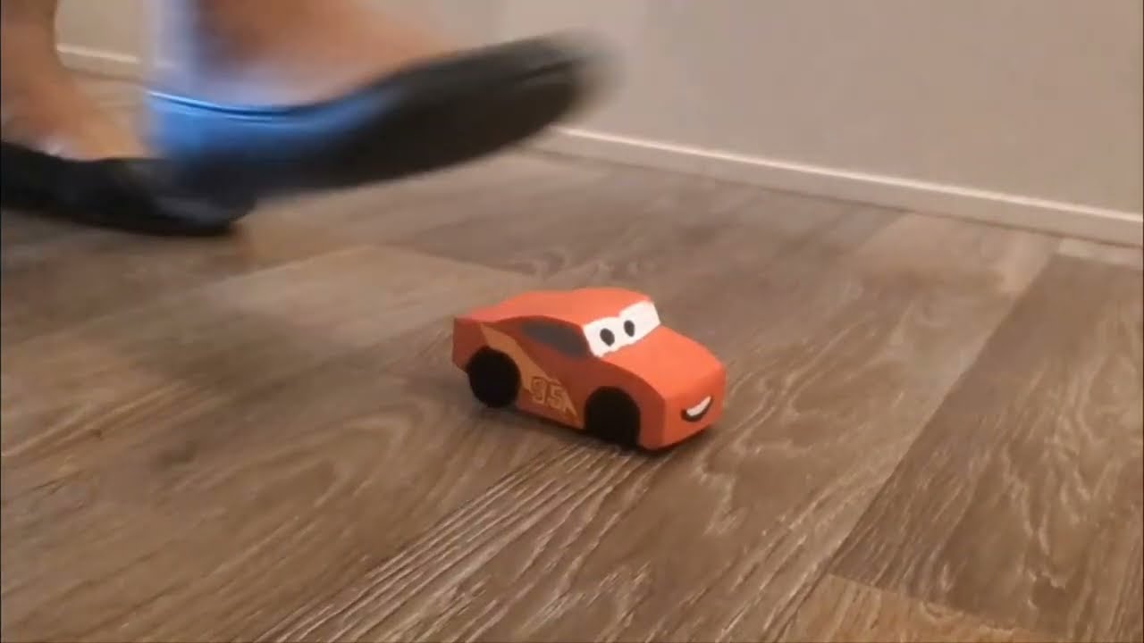 Giantess vs 'Cars'