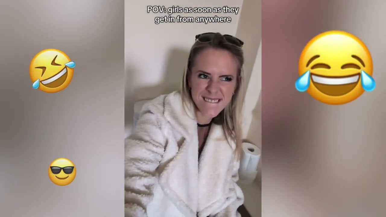 Girl Farts on Toilet