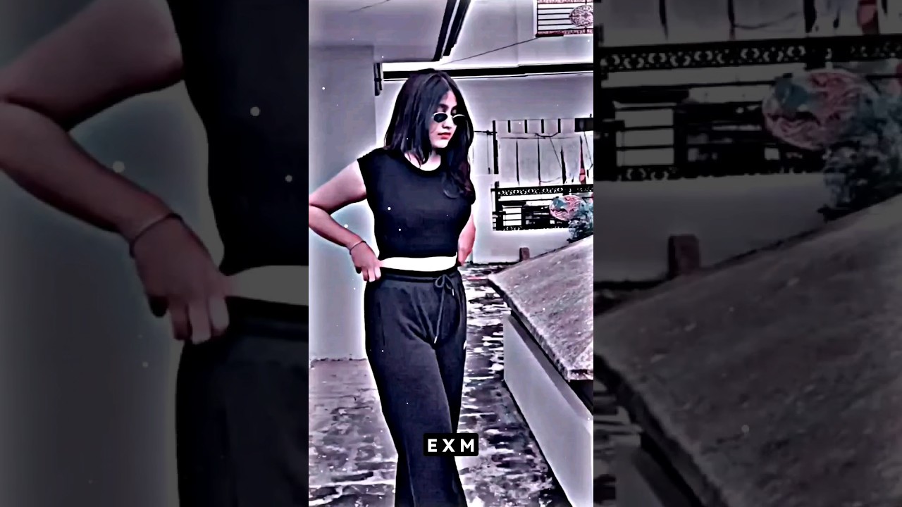 Girl shows her 🍒 no blur real 🍑