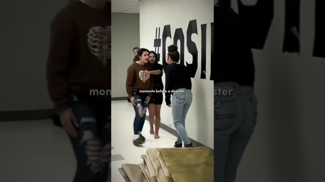 girls fighting at school 🙆‍♂️😁 #shorts #girls #fight