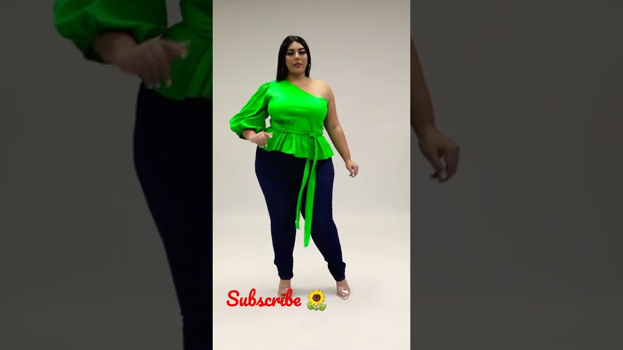 Glamorous 💋💖 models lifestyle curvy woman 👩 in juliya Denim jeans. plus size women beauty fashion.