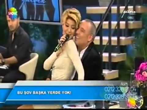 Gülben Ergen, Konuğu Cenk Eren'in Kucağına Oturdu