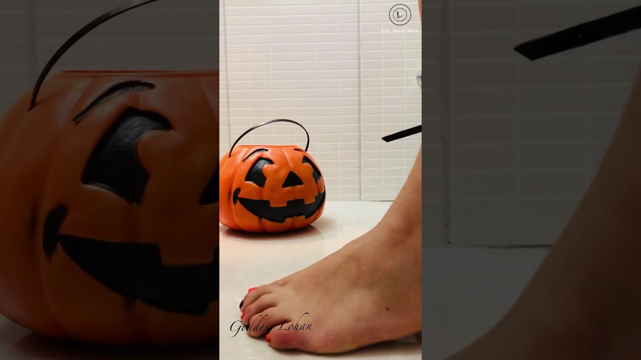 Goddess Lohan Halloween 🎃👣