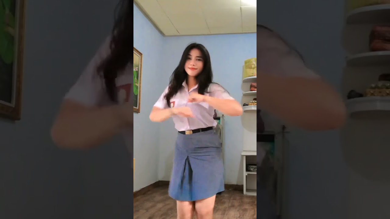 goyangan cewek cantik seragam sekolah SMA #shorts