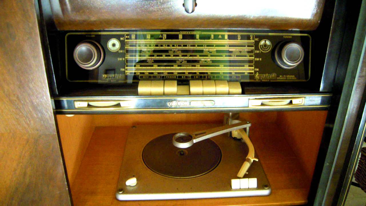 Grandfather's old radio Grundig Majestic 7075.AVI