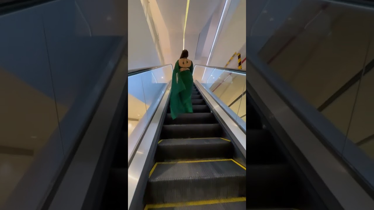 Green Saree Beauty #trending #hot #navel #saree #sareelove