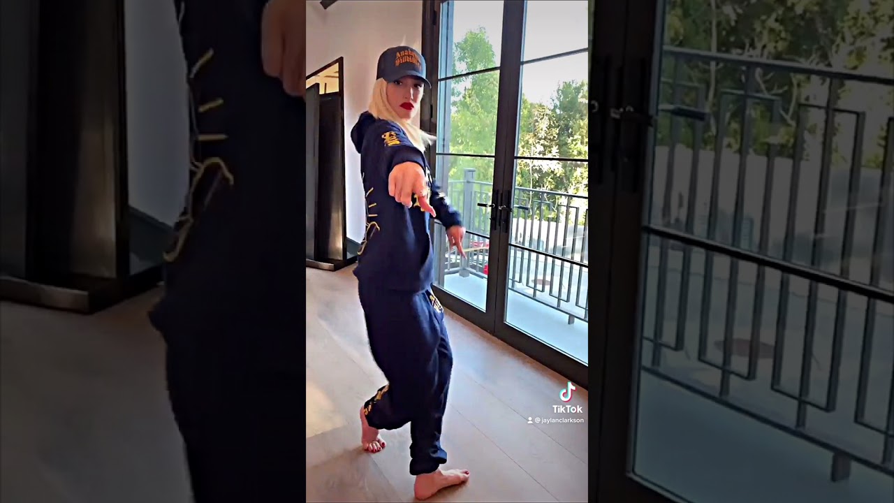 Gwen Stefani feet 🦶🦶😍👅❤️ part 1