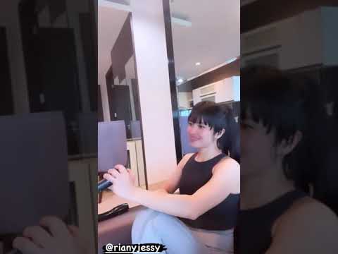 habis gym kunya... masih keringatan