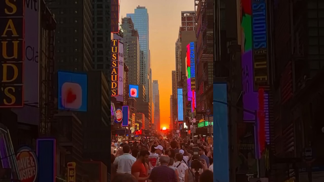 Half Sun Manhattanhenge Times Square NYC | New York City #manhattanbridge #shorts #viral