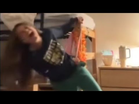 Hanging wedgie girl calzon chino colgante