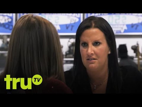 Hardcore Pawn - Angry Thief Tries To Steal Purse
