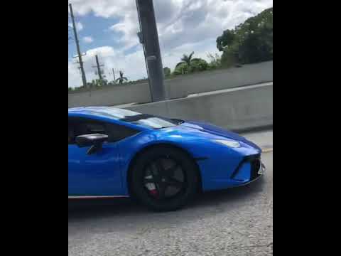 Hellcat vs Lamborghini