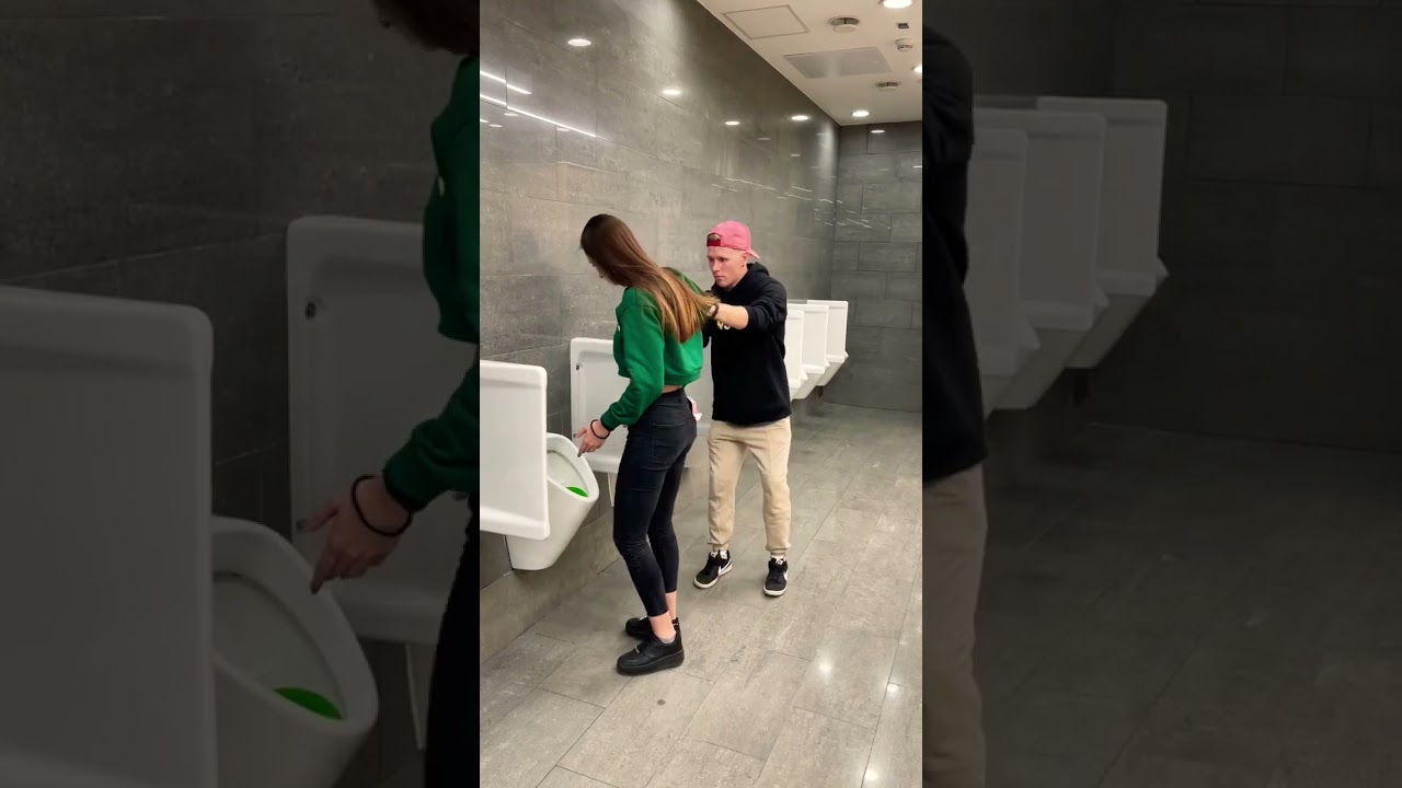 helped the girl to go to the toilet. 🤣 #shorts #comedy
