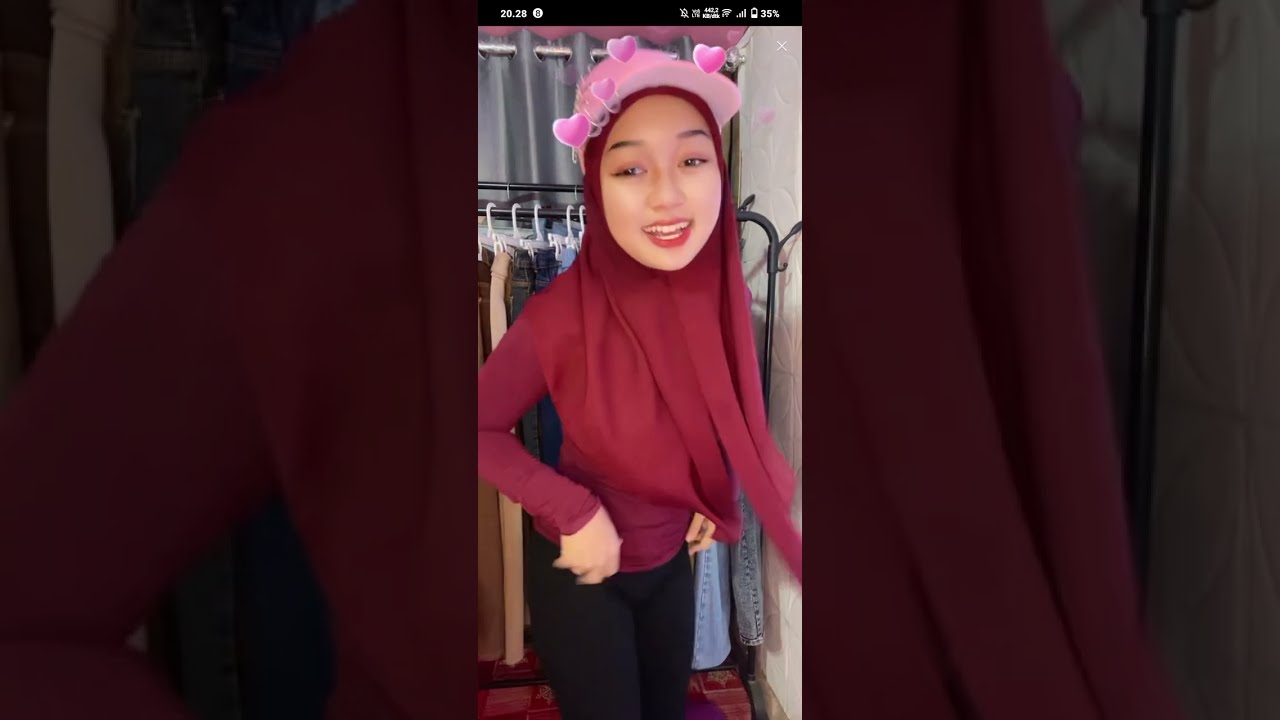 Hijab merah subscribe