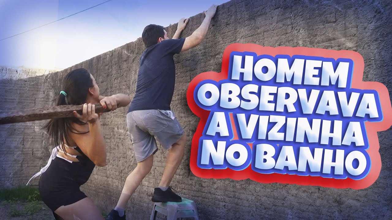 Homem observa vizinha