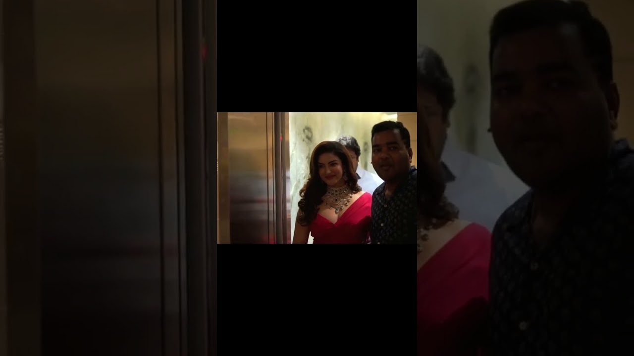 Honey Rose - Red Hot Sareeing #Honeyrose #Viral #sareelove #SareesforParties #latestsarees #Shorts