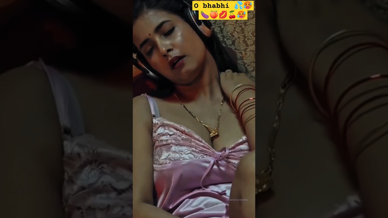 Hot Bhabhi kiss 💋#yoga hot #bihar #shortvideo #lovestatus #downwarddog #lovequotes #sexy bhabhi navi