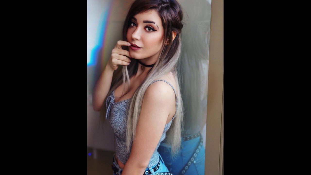 Hot Compilation/Anni The Duck Hot bilder