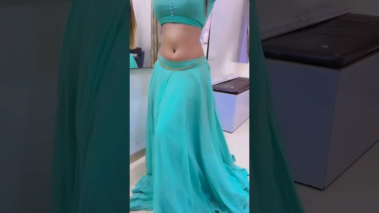 Hot Desi Bhabhi -  Saree - Navel Kiss